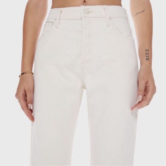 MOTHER Superior Ditcher Cropped Jeans in Act Natural - Picture 5 of 15